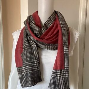 Pretty Persuasions Scarf.